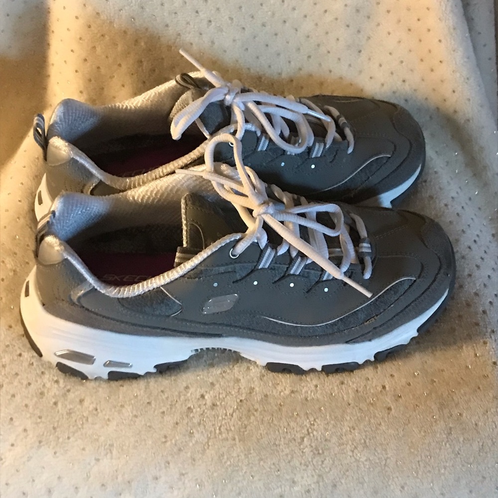 Skechers Delites gray sneakers. Women’s size 9.5